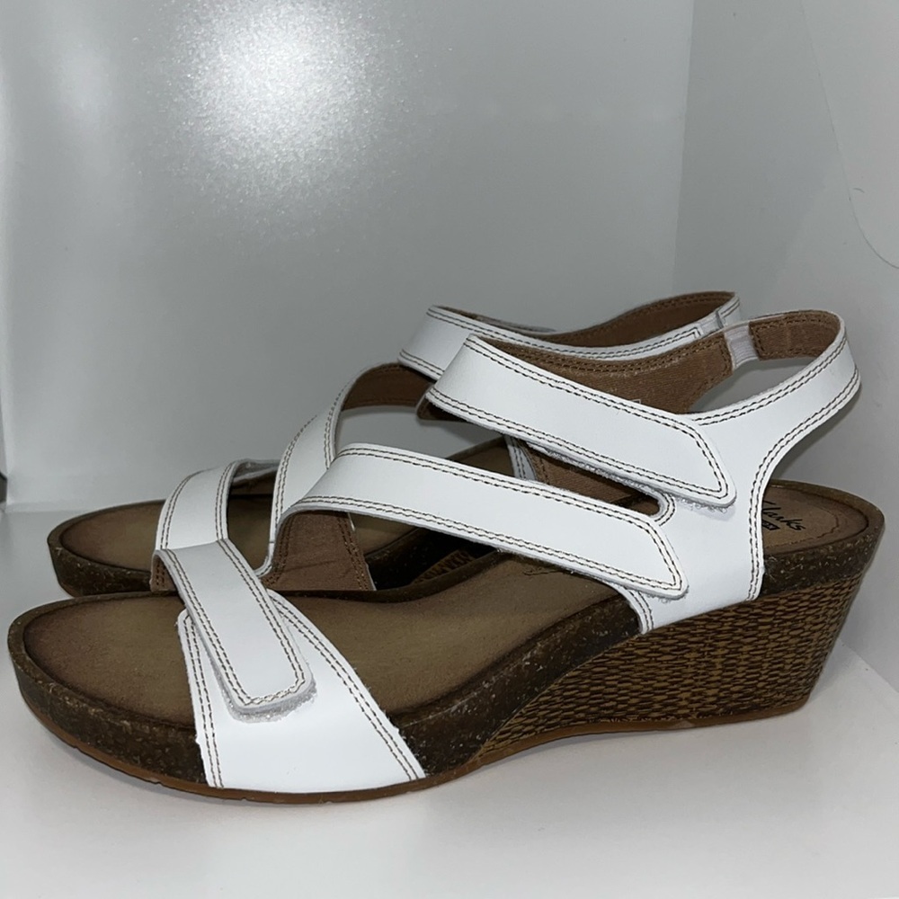 CLARKS Hevely Ordo Platform Wedge Strappy Leather Sandals White Tan Women’s 8.5